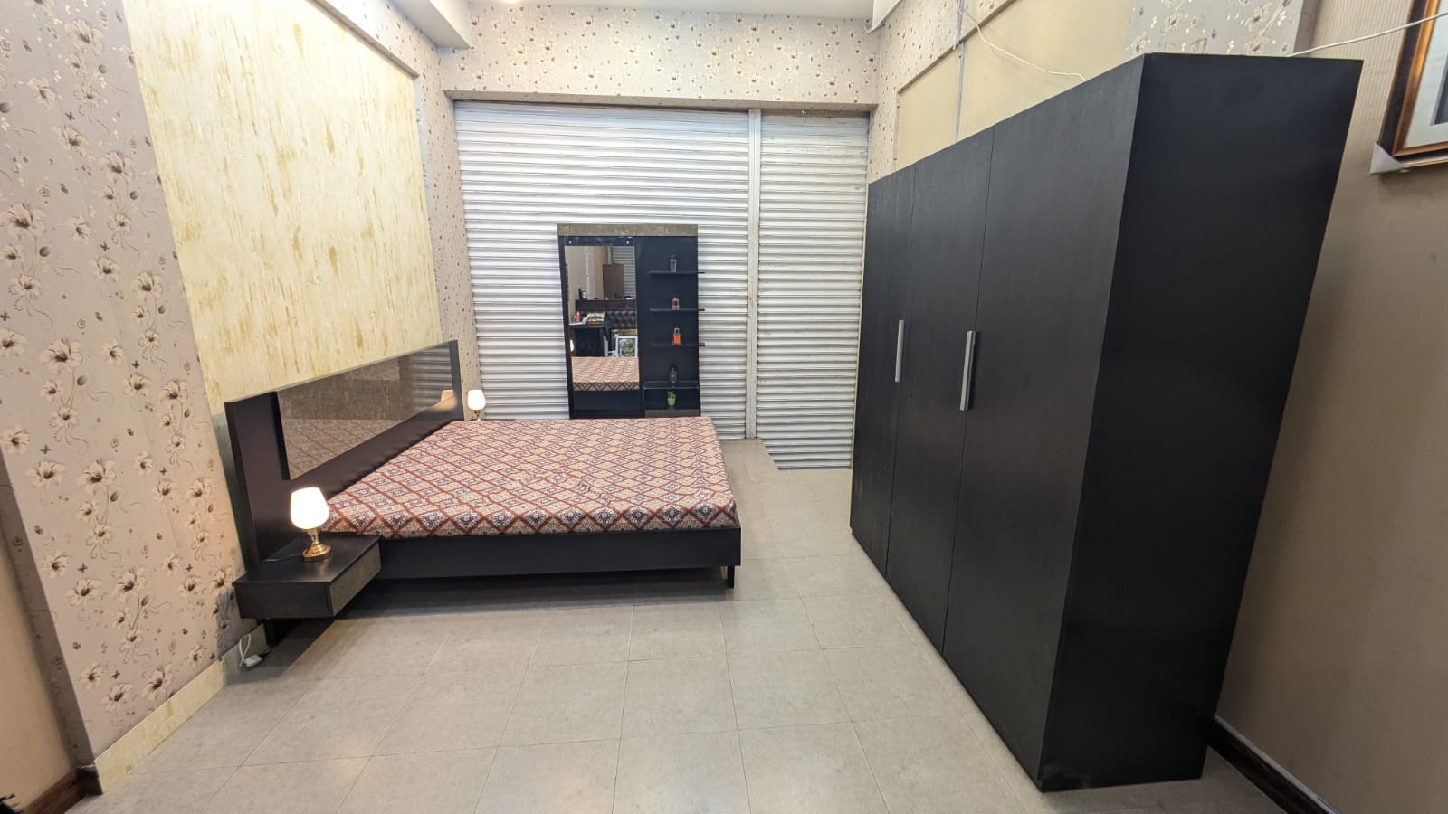 Habbit Novak King Size Bedroom Set