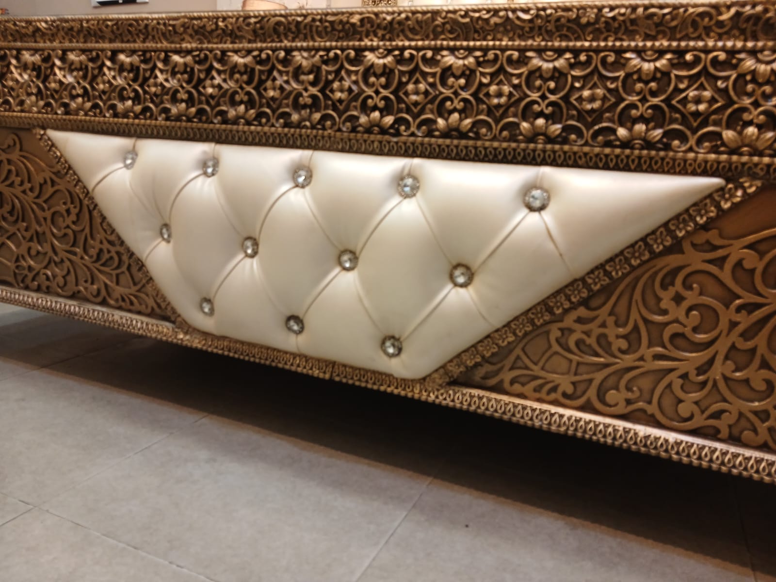 Stylish King Size Bed Set
