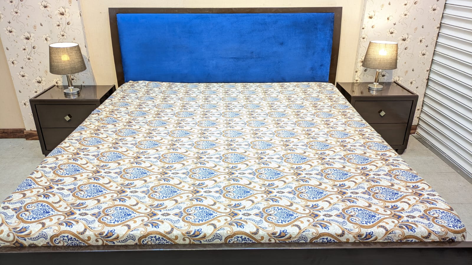 King Size Bed With 2 Side Tables