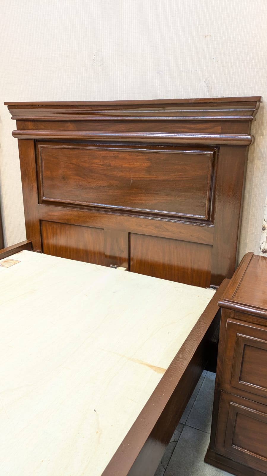 Pair Of Single Beds with 2 Side Tables