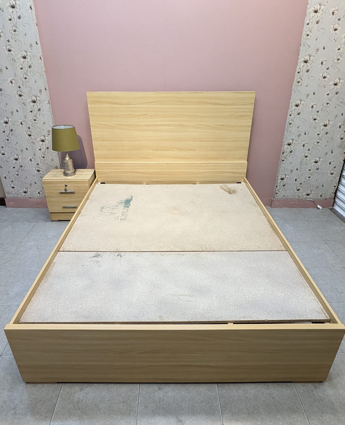 BEAUTIFUL QUEEN SIZE BED – AS GOOD As