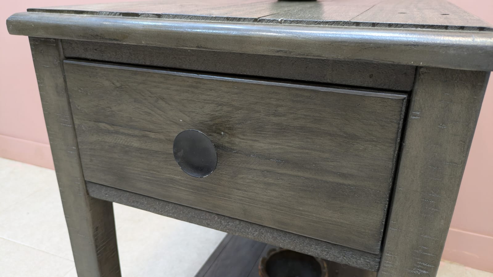 Imported American Ashley Furniture borlofeild Pair of Corner Table
