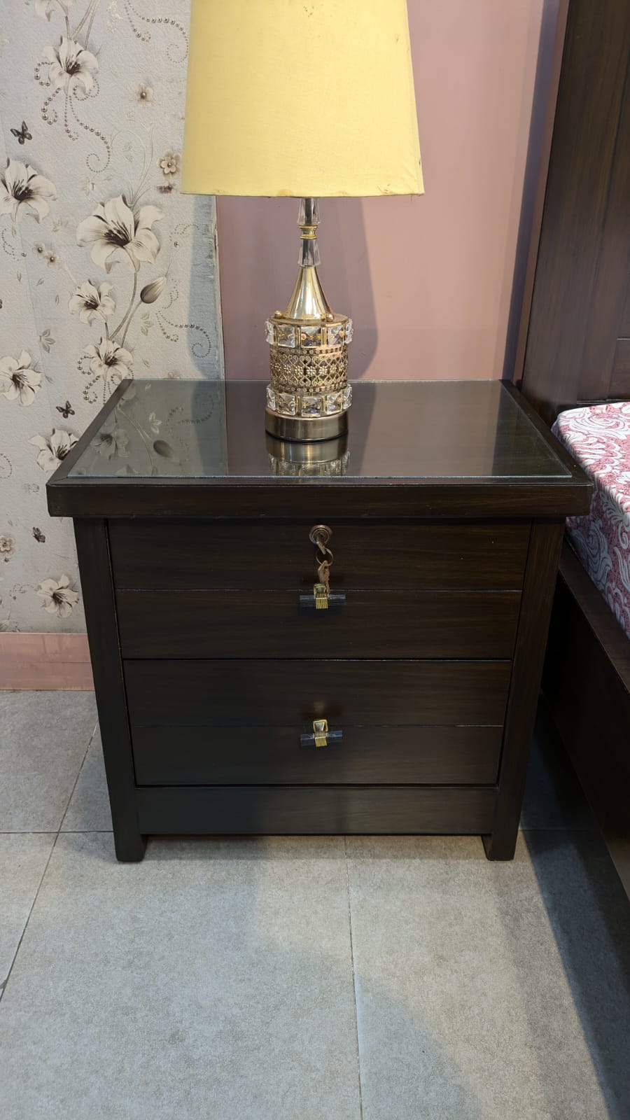 Elegant Queen Size Bed with 2 Side Tables