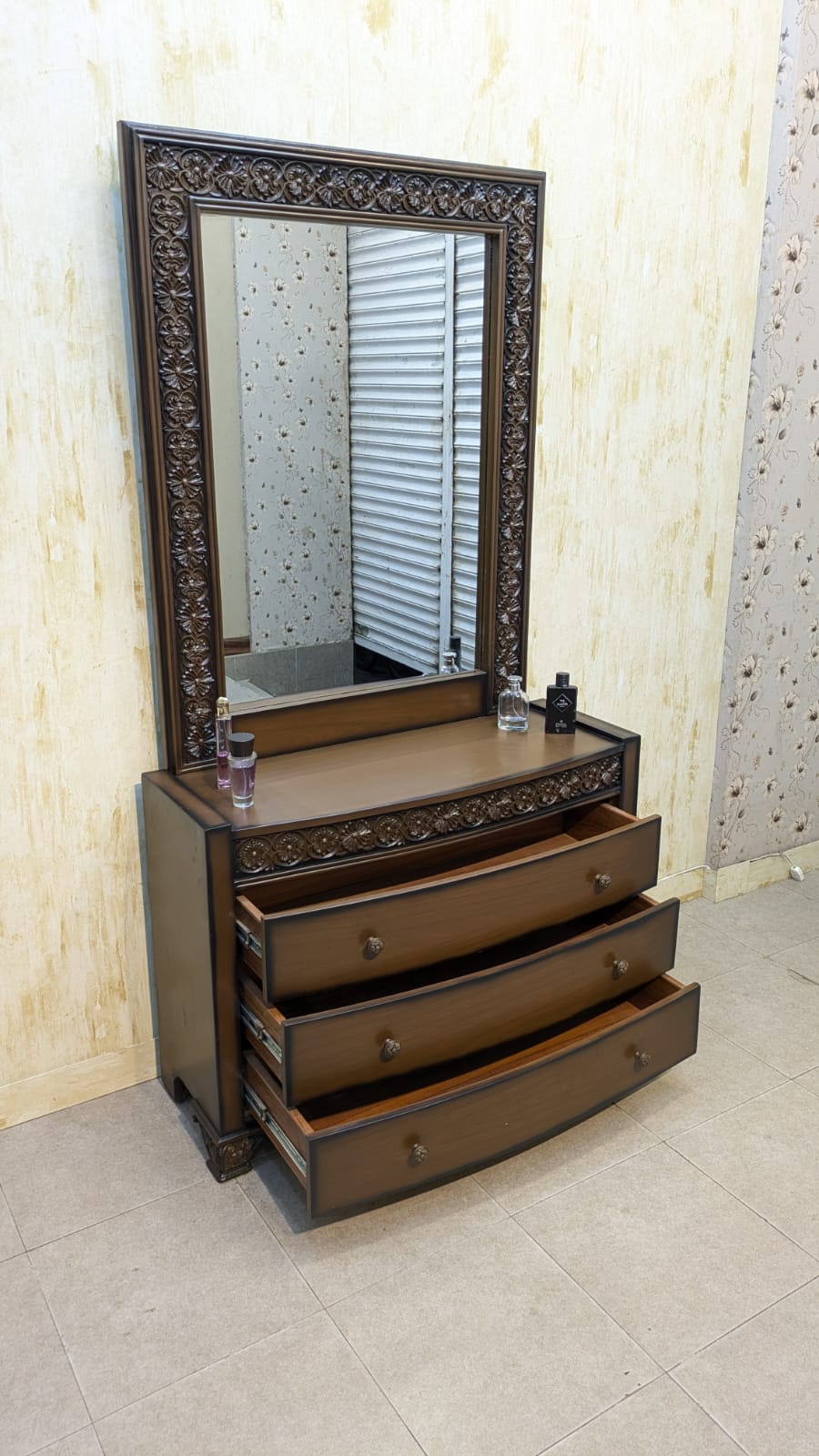 King Size Bed With 2 Side Tables and Dressing Table