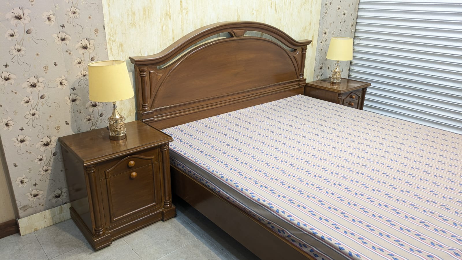 King Size Bed with 2 Side Tables