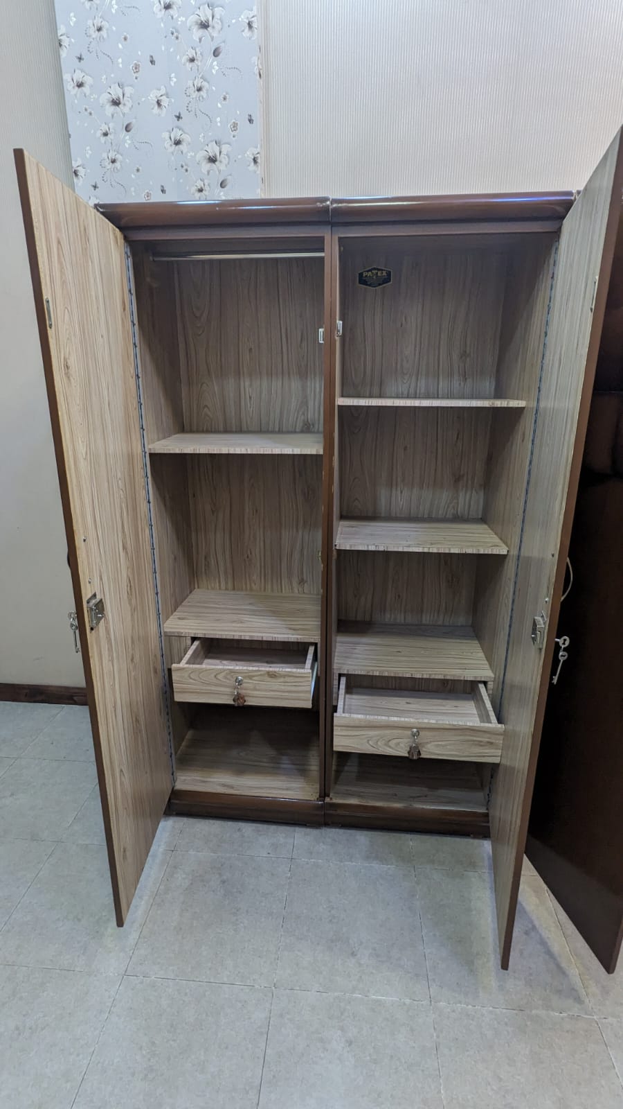 King Size Bedroom Set with Almirah