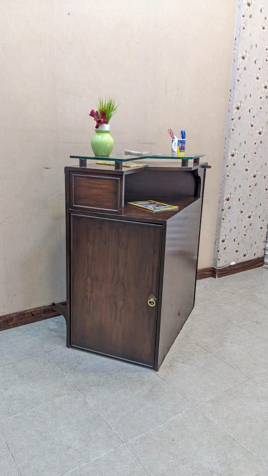 Stylish Counter Table
