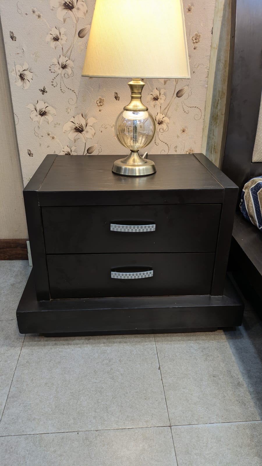 King Size Bed With 2 Side Tables