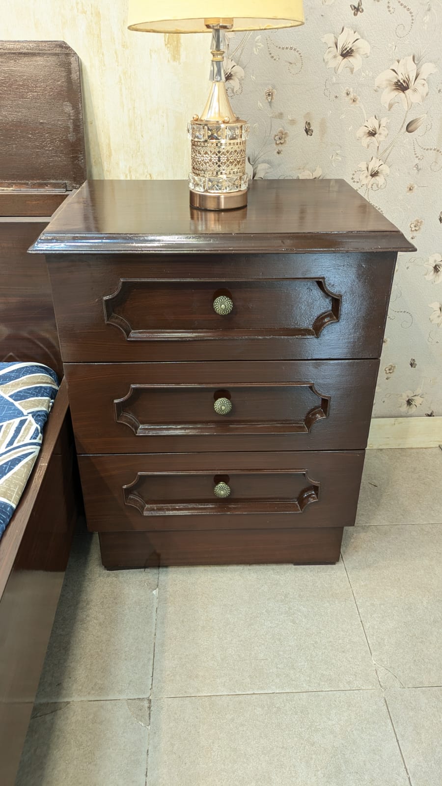 King Size Bed With 2 Side Tables
