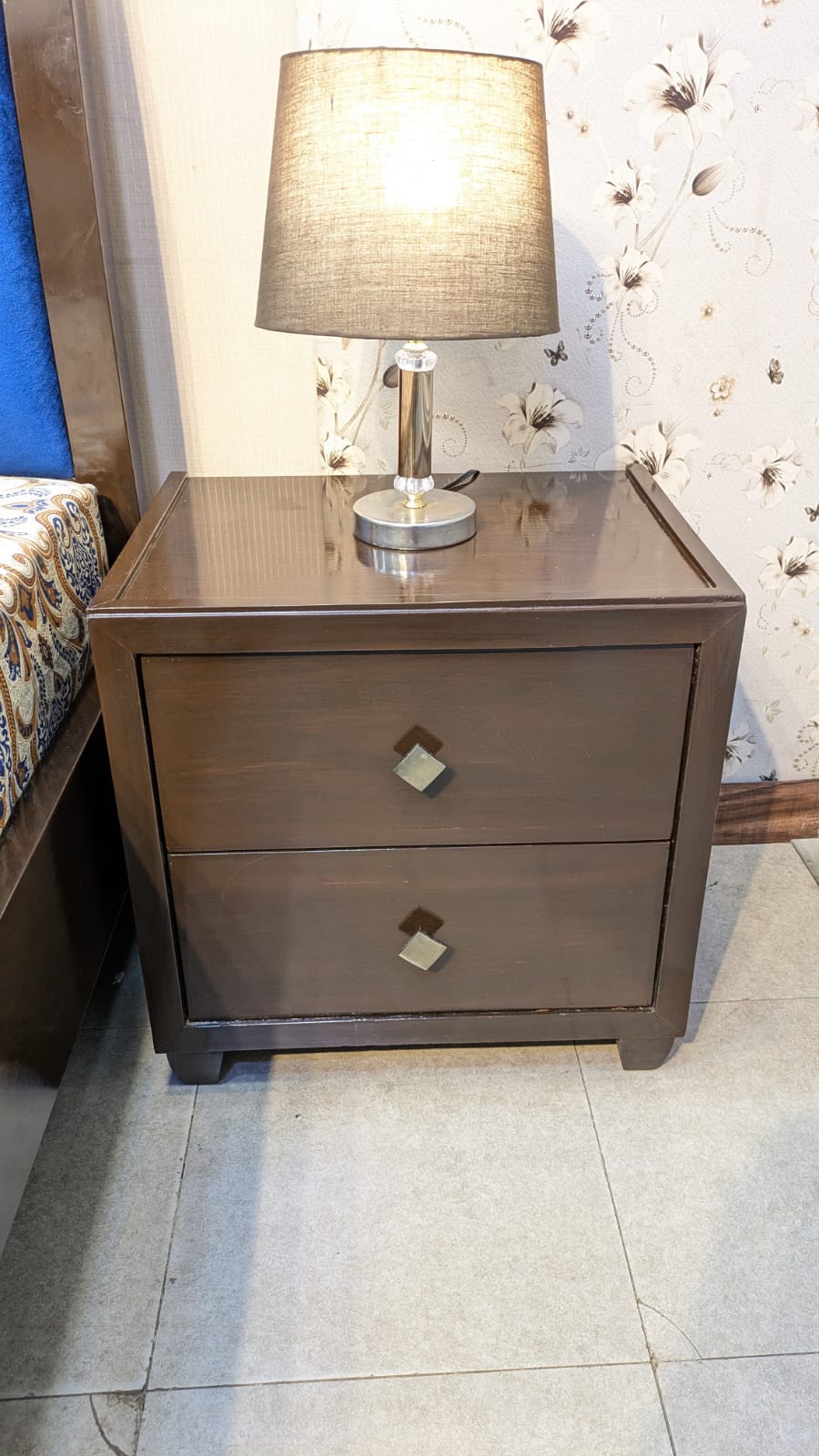 King Size Bed With 2 Side Tables