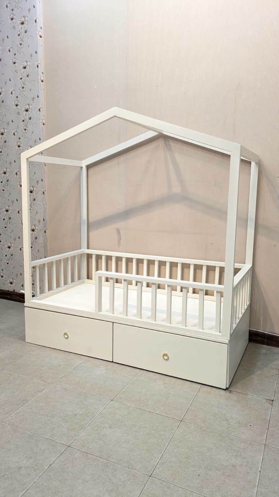 Kid's House Style Bed with Mattress