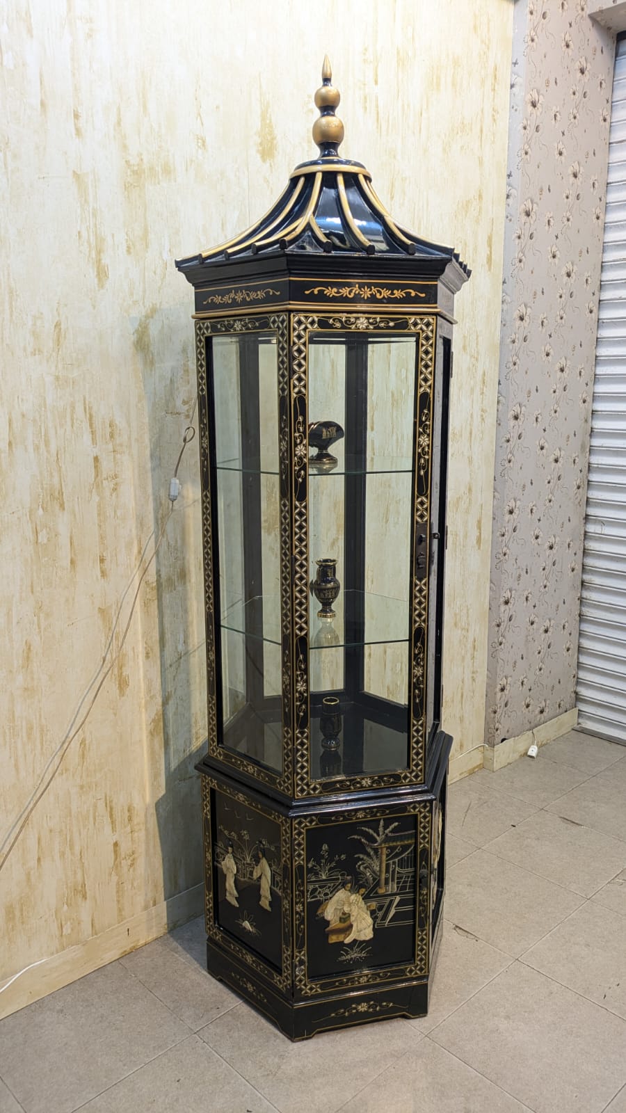 Chinese Black Lacquer Round Hexagon Pagoda Top Mother Of Pearl Showcase Display