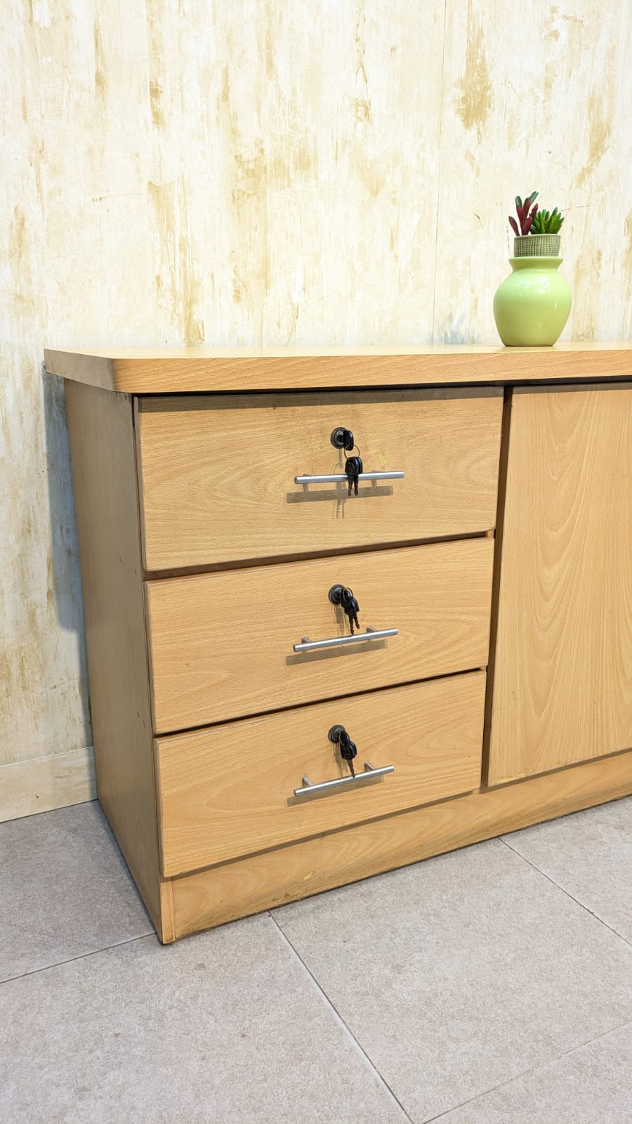 Side Board