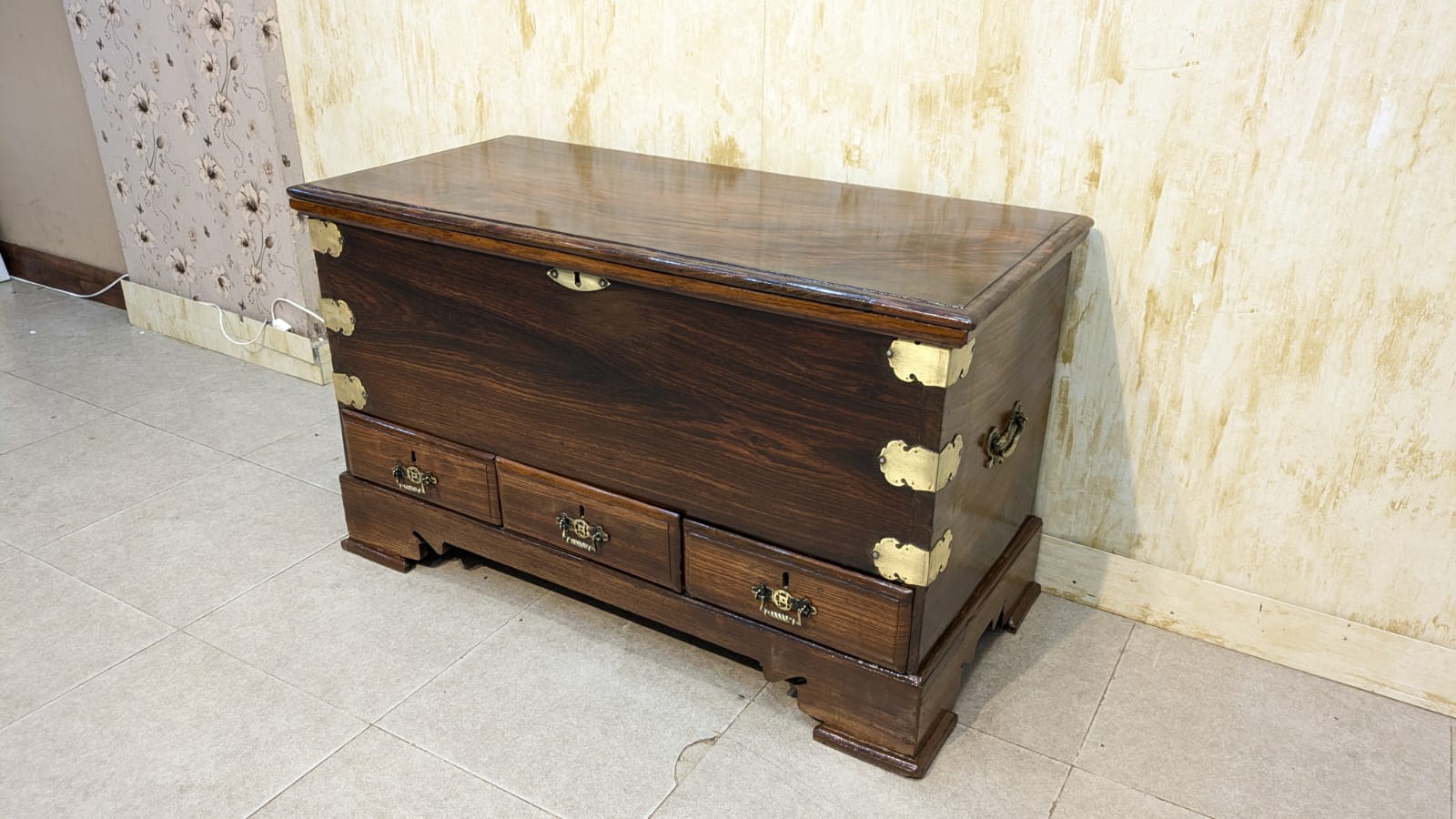 Antique Mid Century Solid Sheesham Wood Trunk