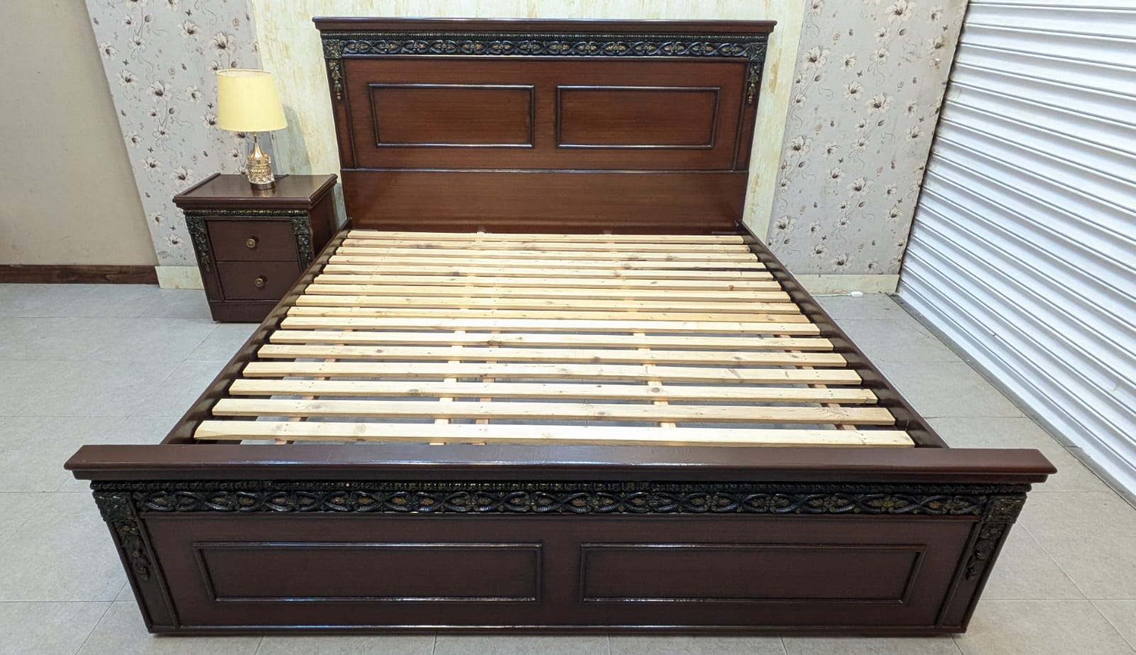 Elegant Sheesham Wood king Size Bed with 1 side table