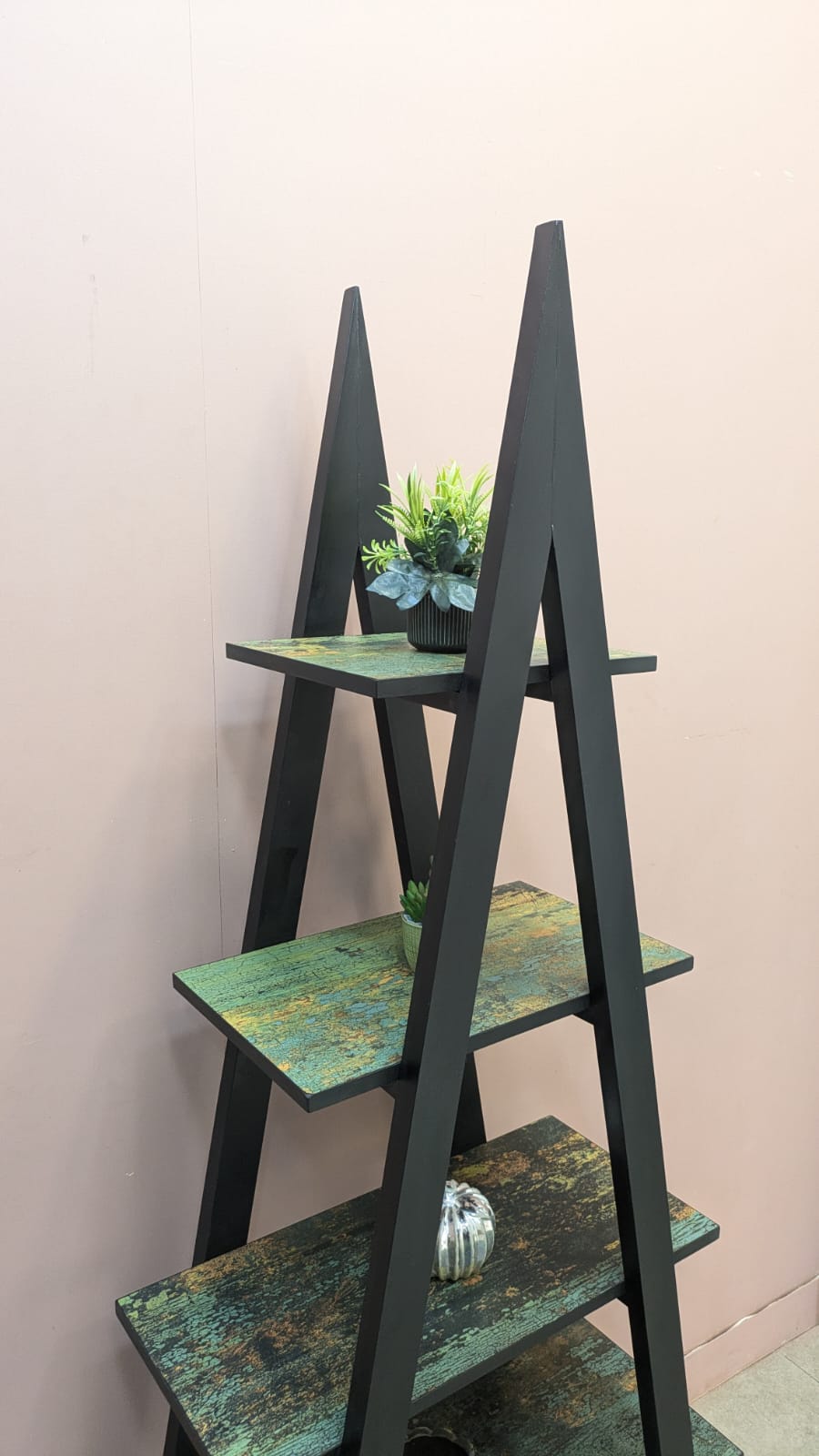BRAND NEW – PREMIUM DISPLAY SHELF