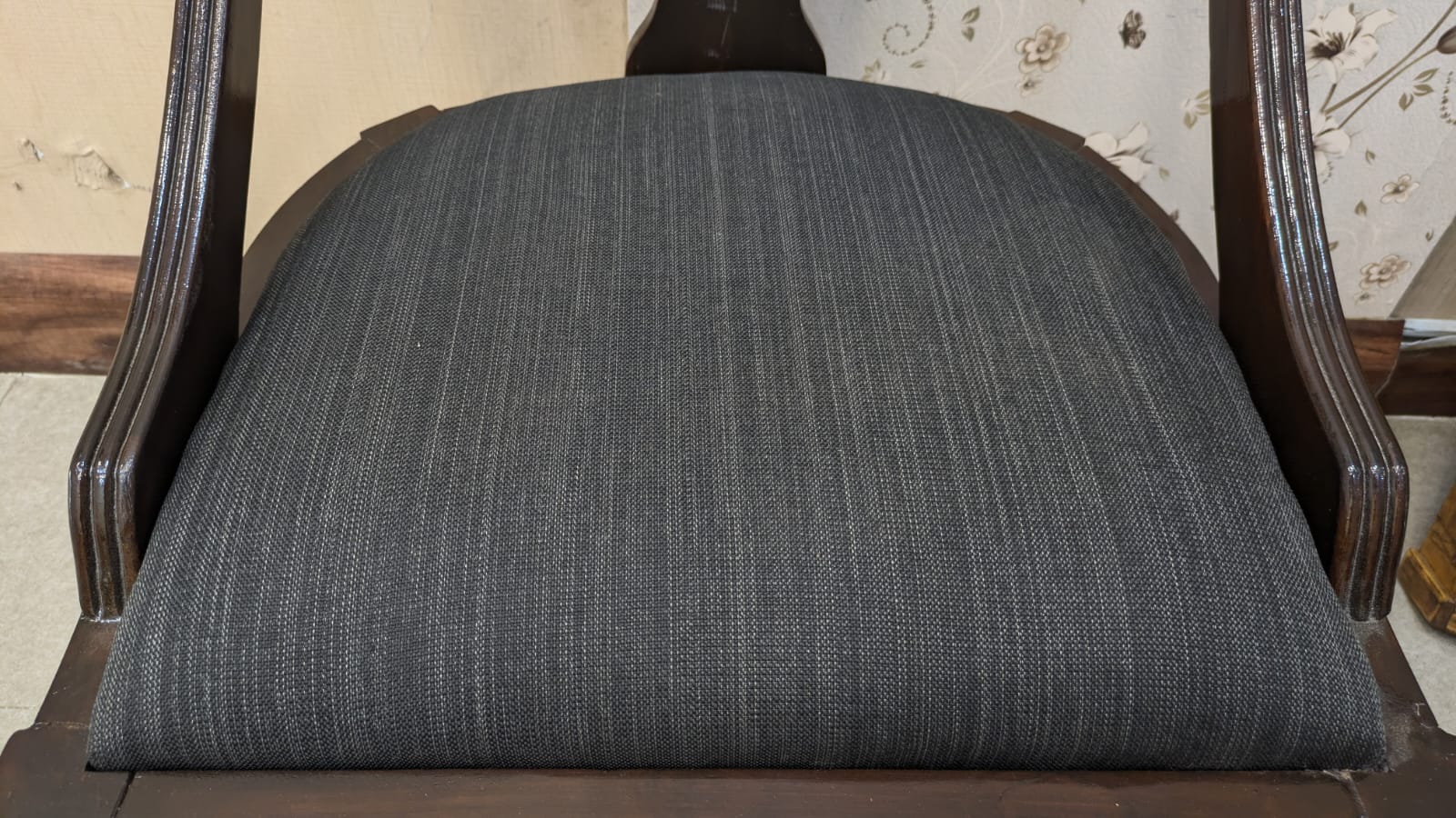 Round Shape 5 Seater Dining Table