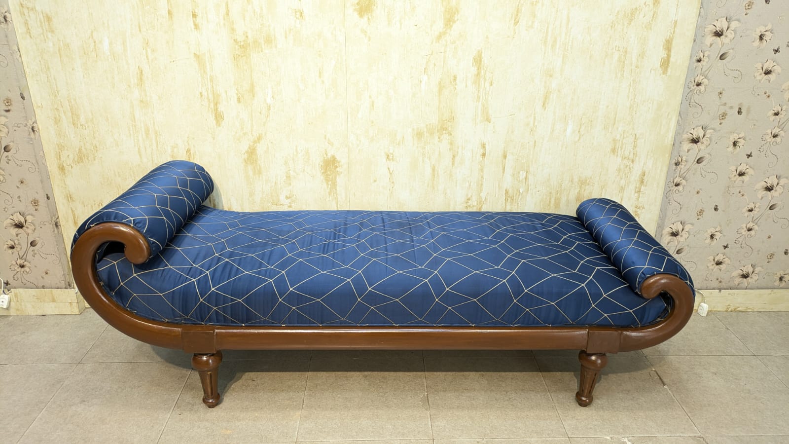 2.5 Seater Seattee