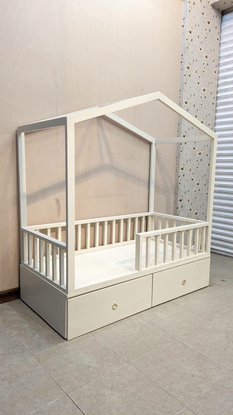 Kid's House Style Bed with Mattress
