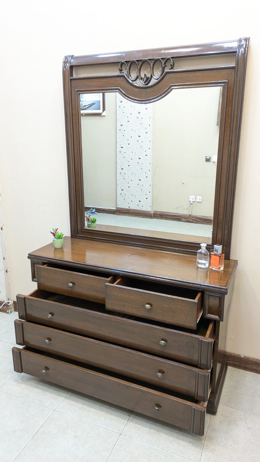 King Size Bed With 2 Side Tables and Dressing Table