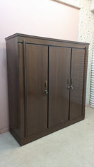 ELEGANT 3-DOOR ALMIRAH – STYLE MEETS STORAGE