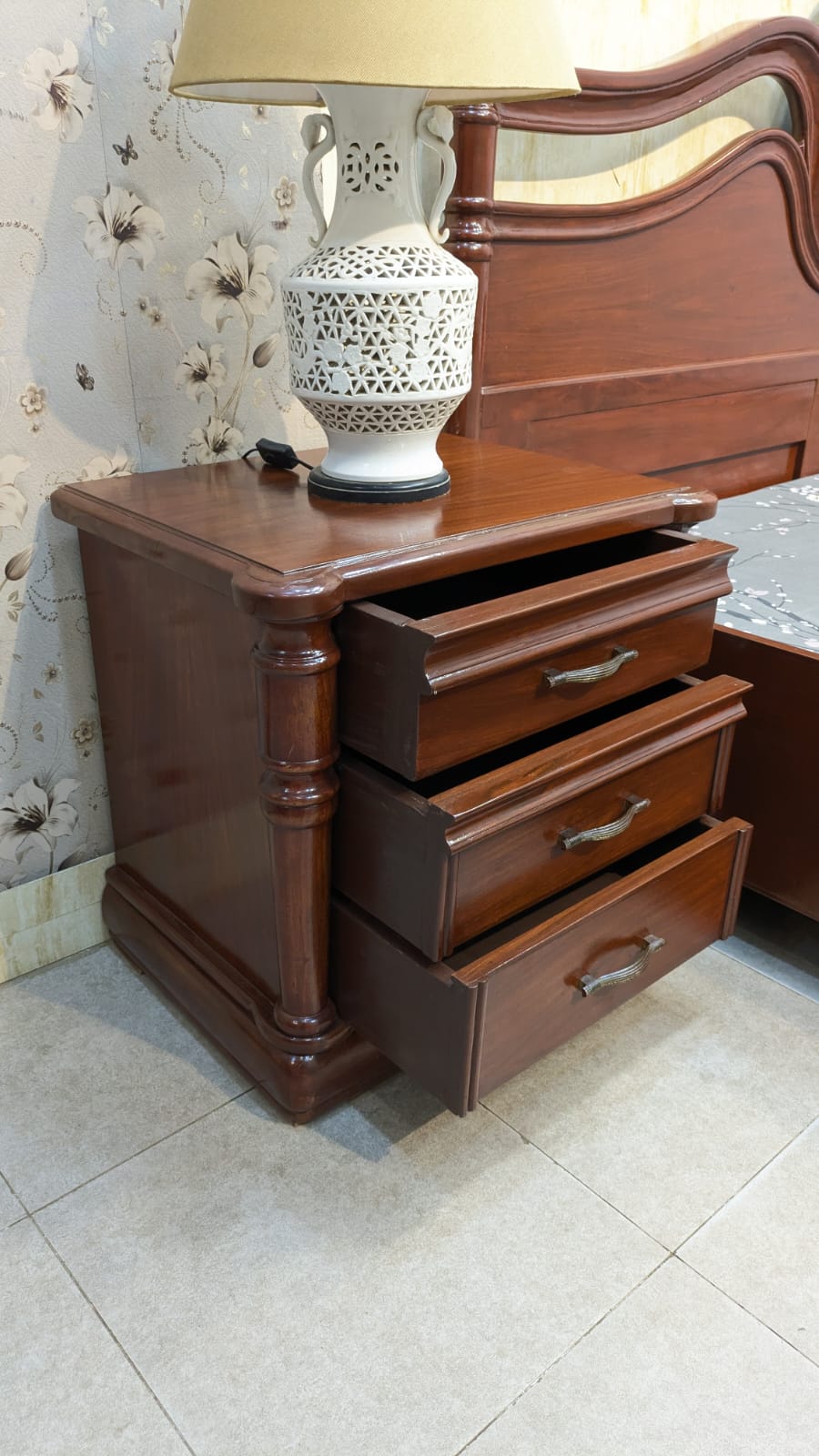 Elegant Sheesham Wood and ply King Size Bed Set