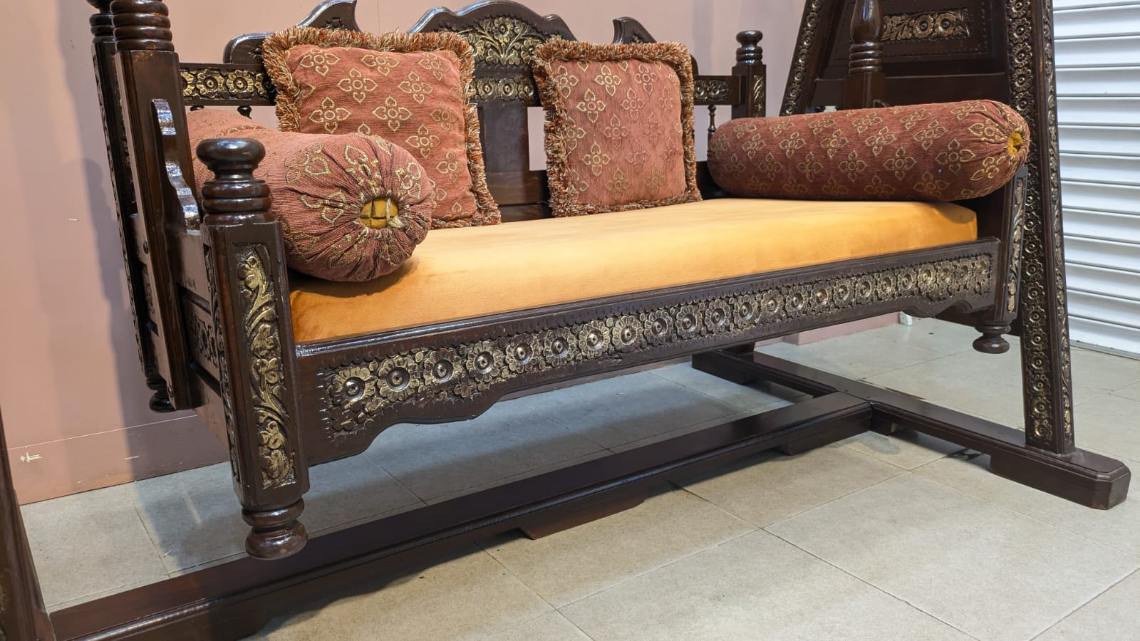ROYAL ELEGANCE – A TIMELESS CHINIOTI JHOOLA MASTERPIECE