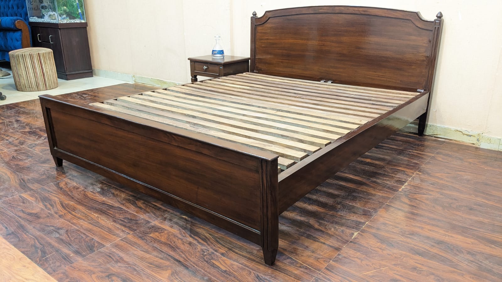 Queen Size Bed With 1 Side Table