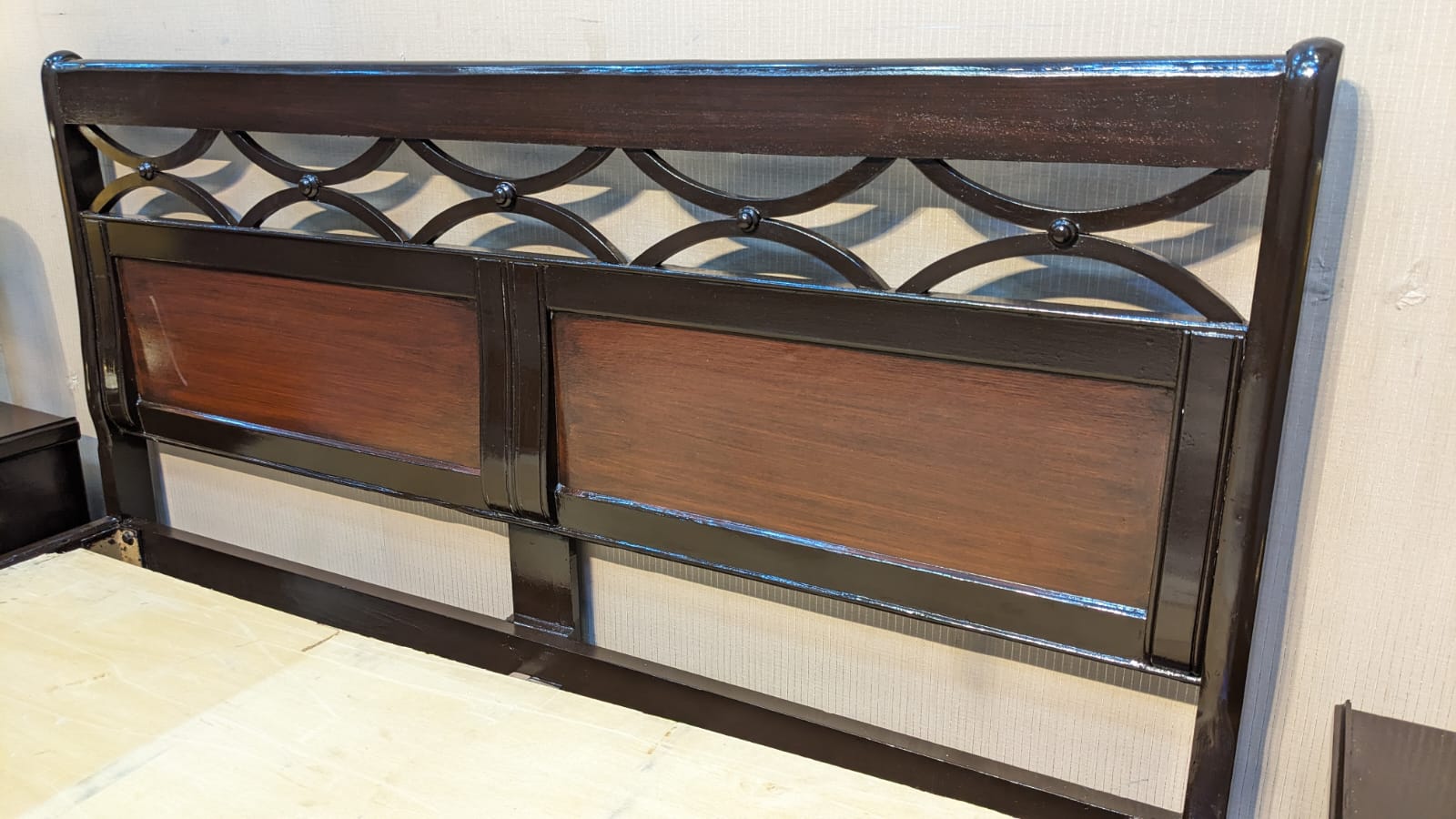 Queen Size Bed With 2 Side Tables