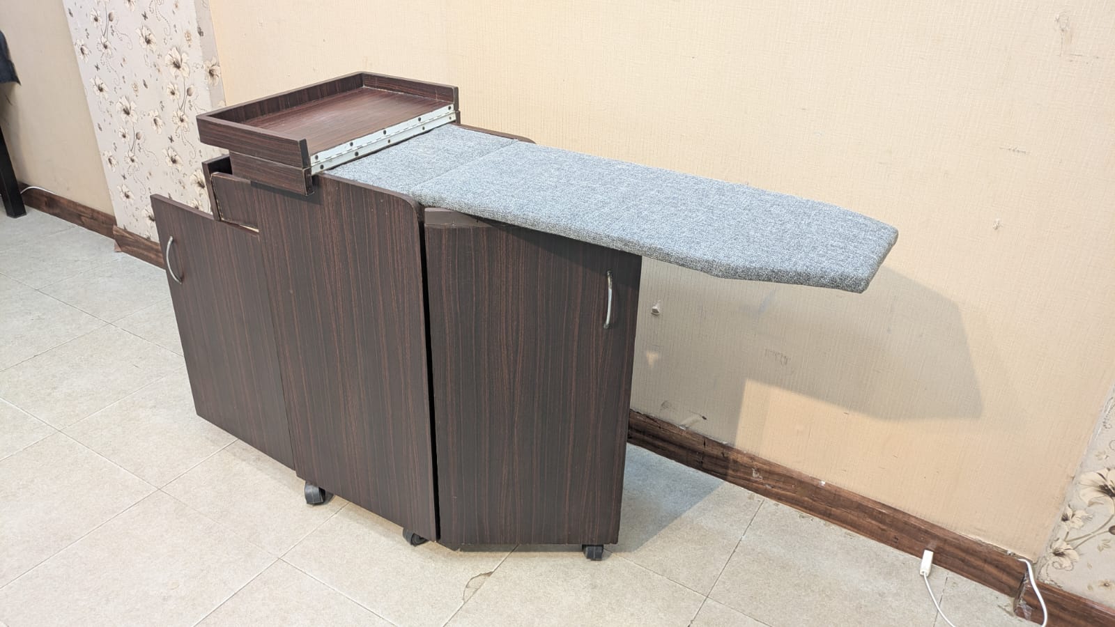 Foldable Iron Stand