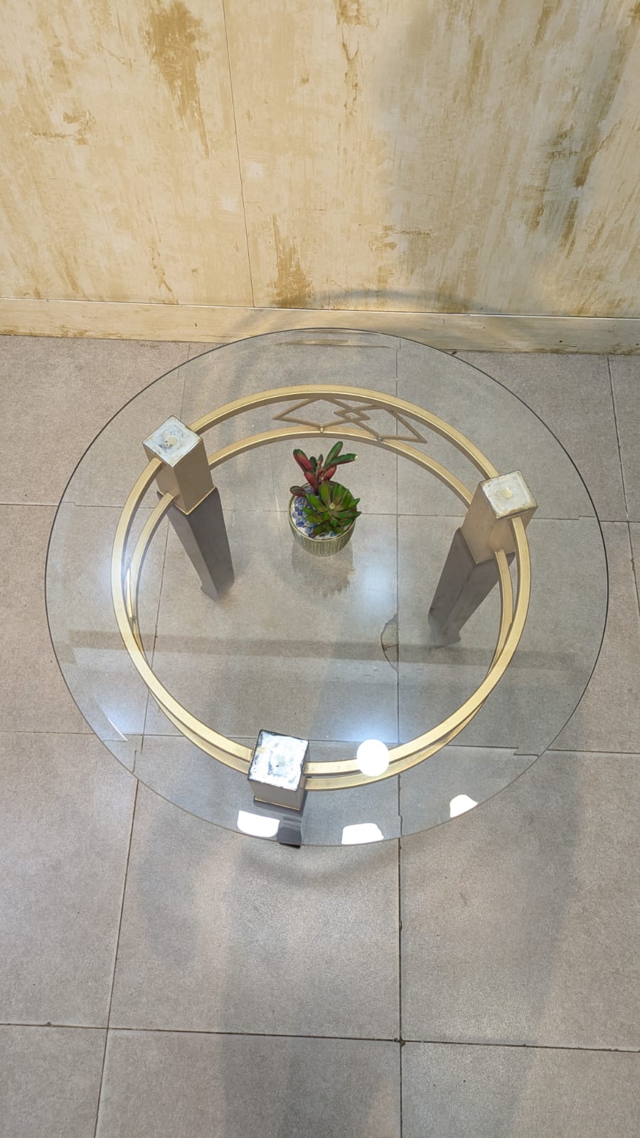 Corner Table