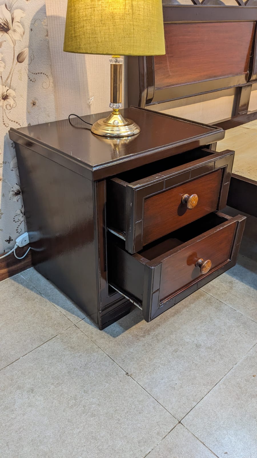 Queen Size Bed With 2 Side Tables