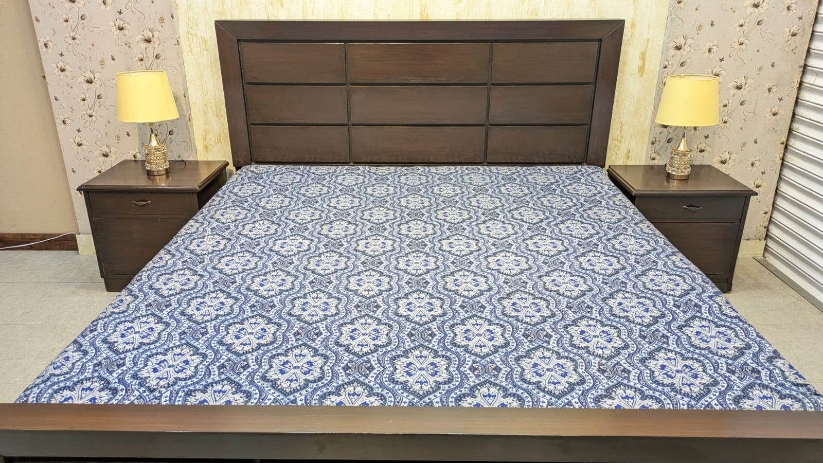King Size Bed With 2 Side Tables