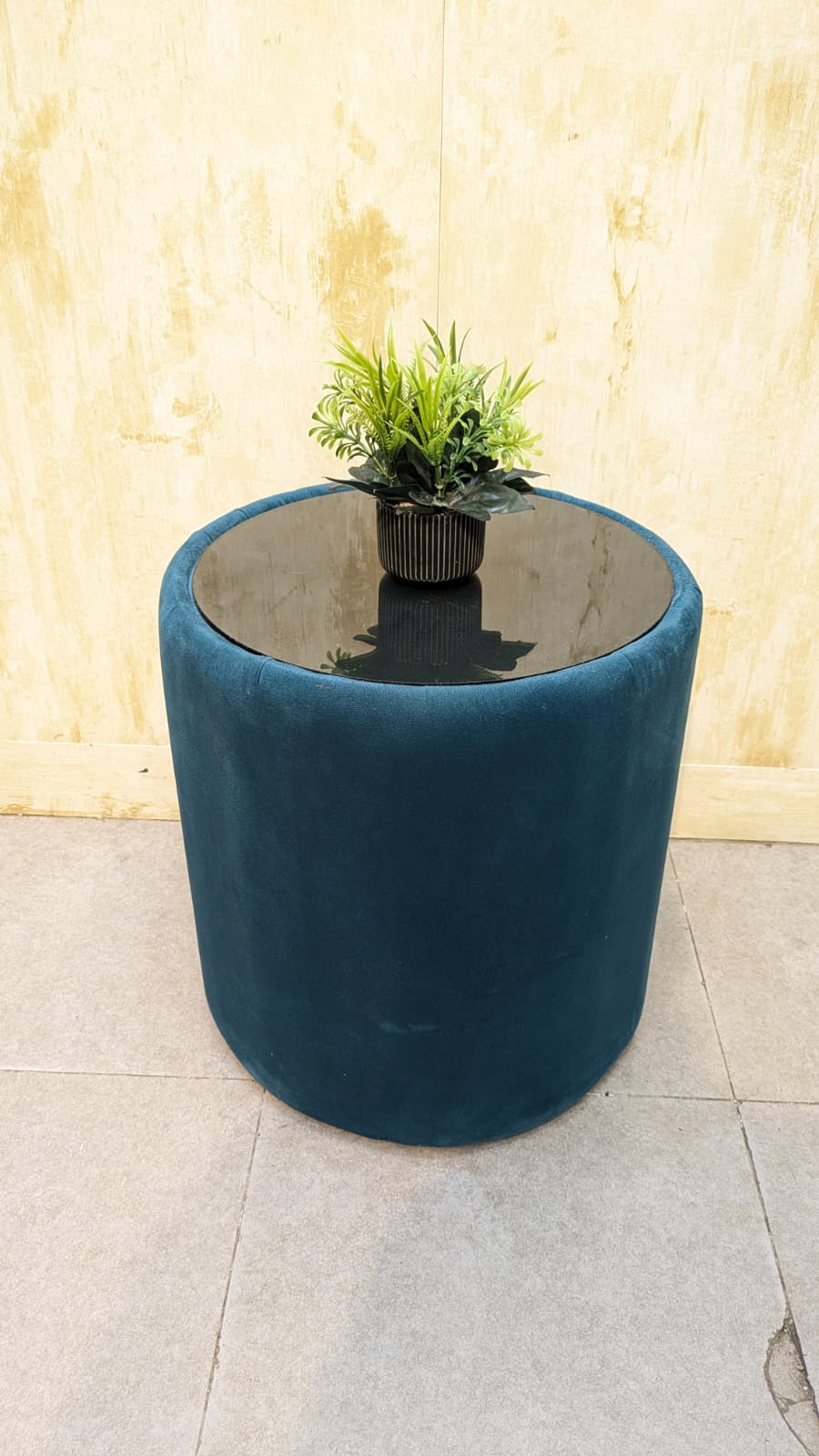 BEAUTIFUL PAIR OF ACCENT CHAIRS WITH MATCHING TABLE