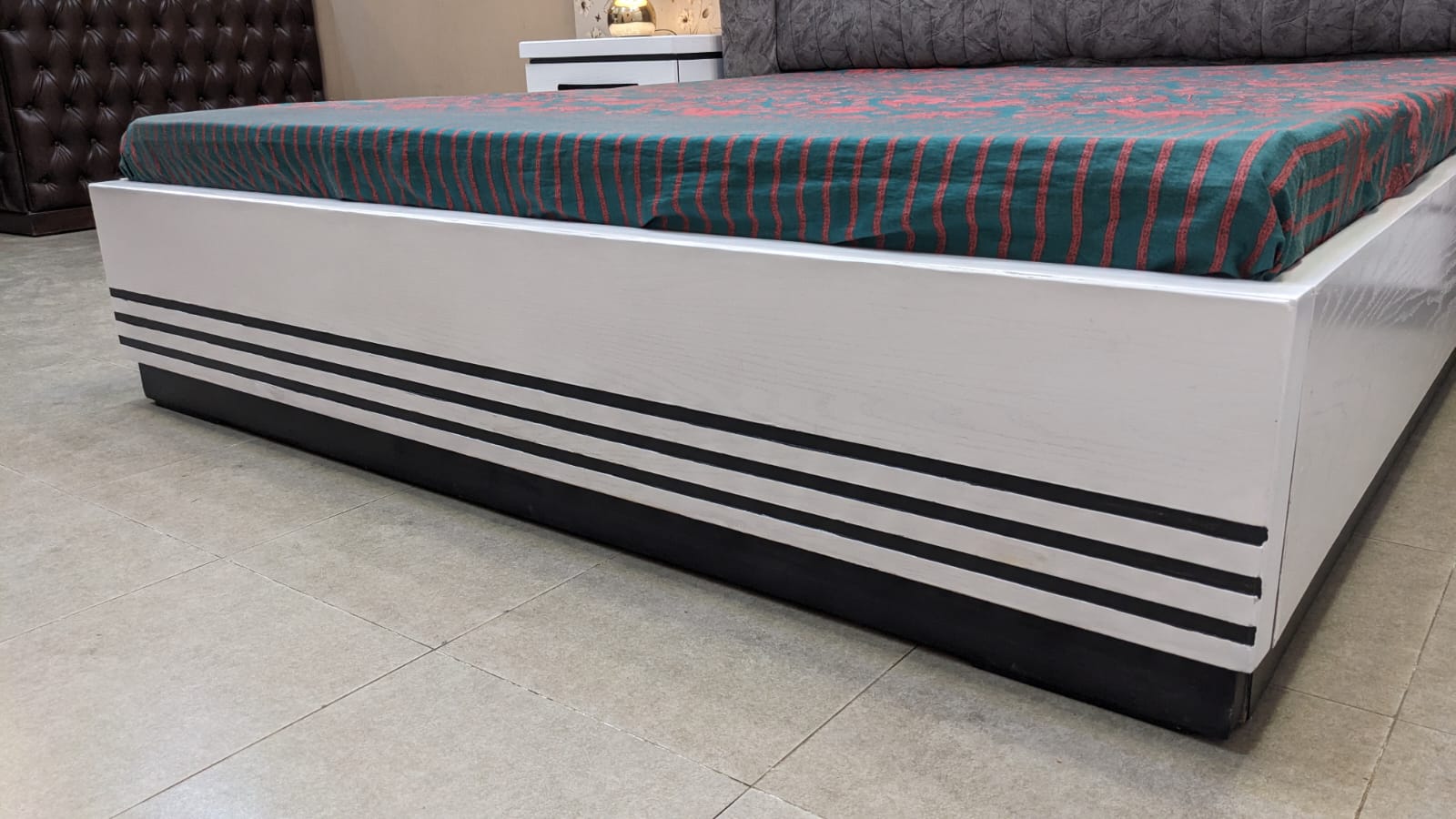 King Size Bed With 2 Side Tables and Dressing