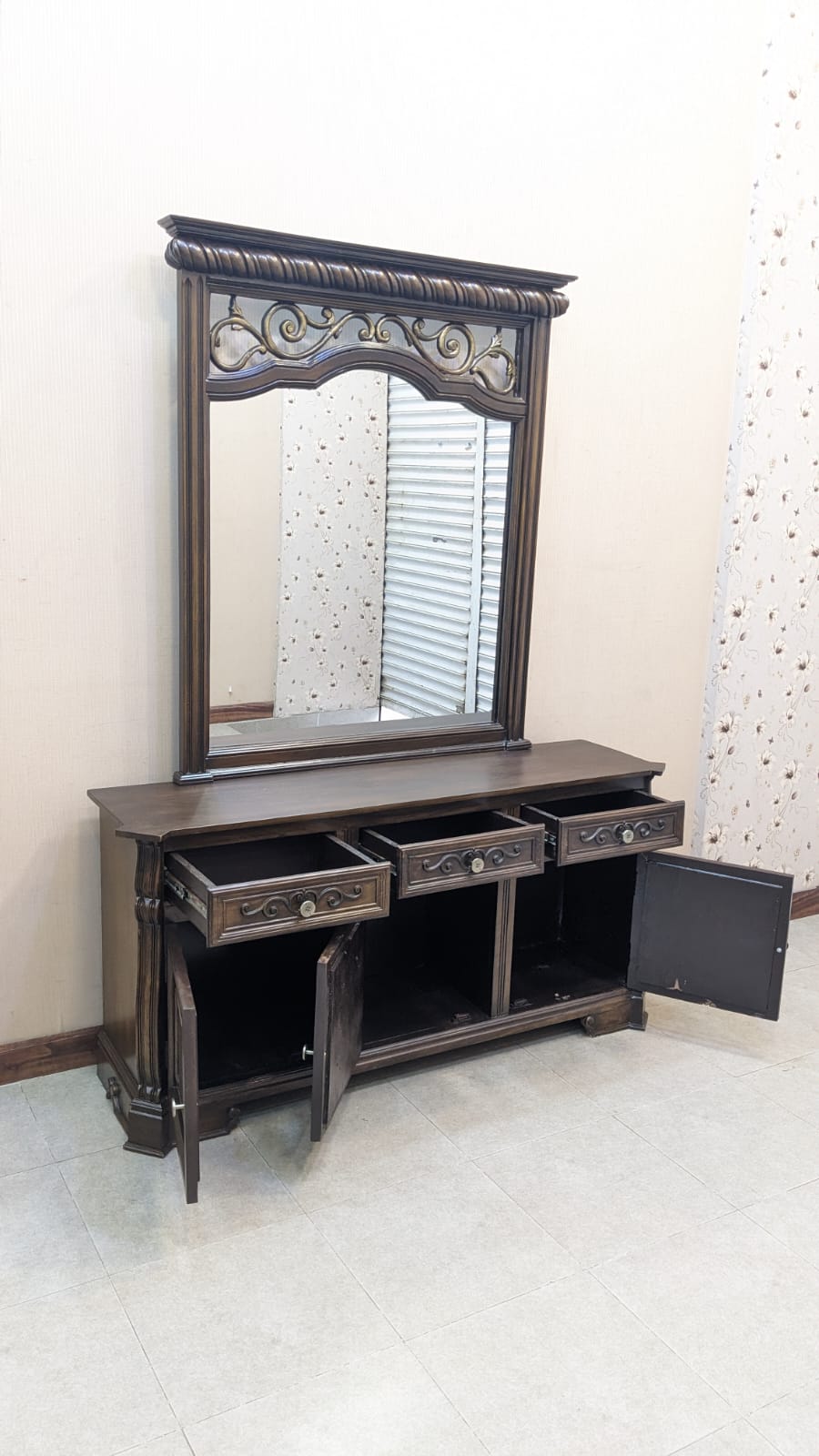 Solid Sheesham Wood King Size Bed With 2 Side Tables and Dressing Table