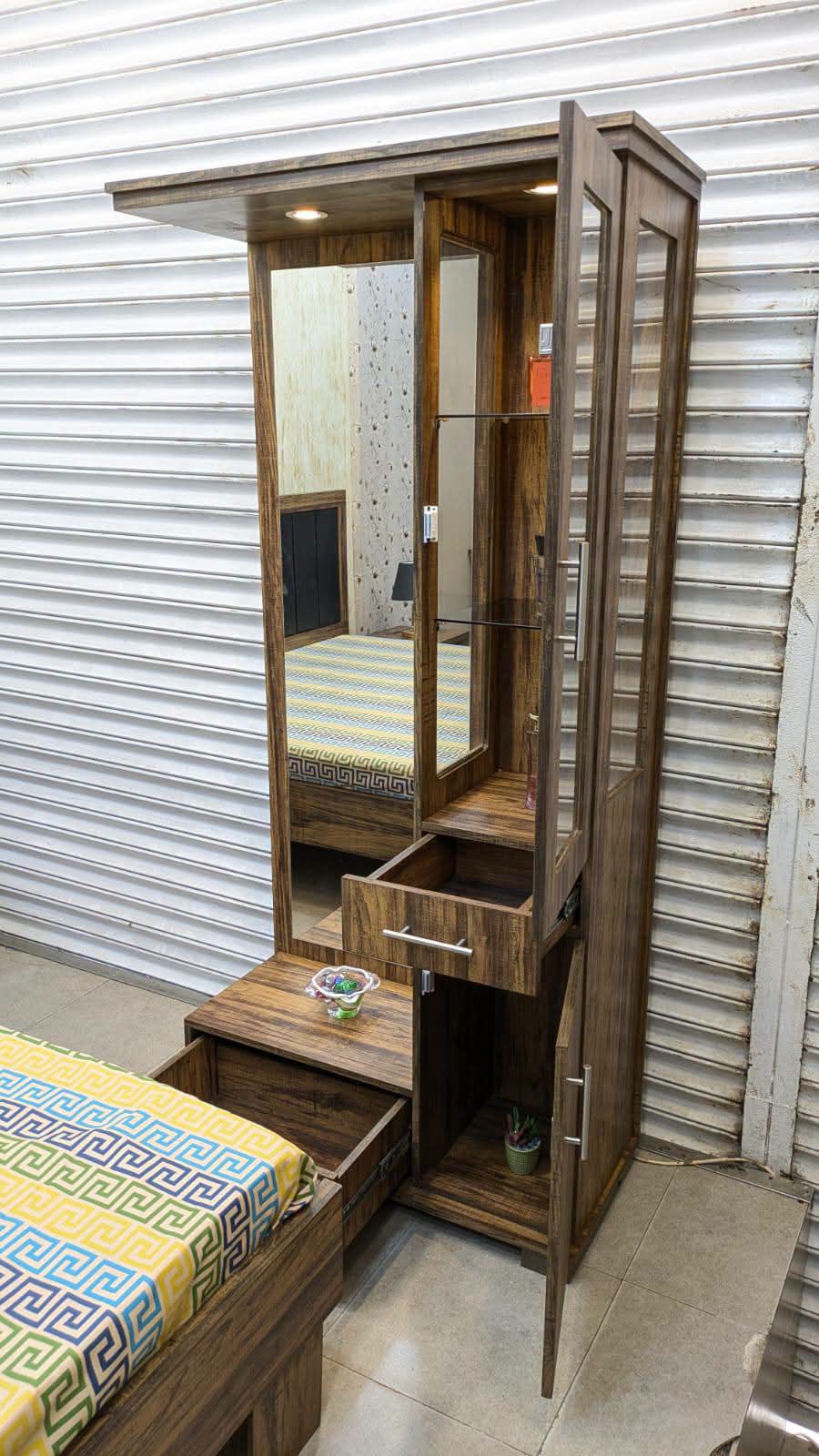 Brand New Modern King Size Complete Bedroom Set