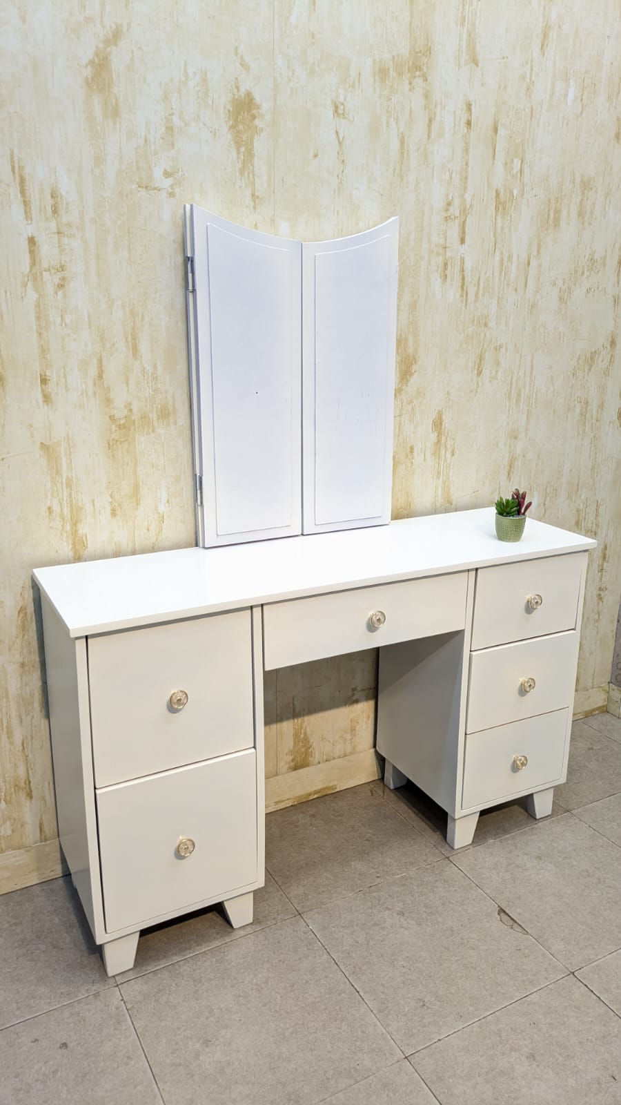 Twin Size Bed With Set