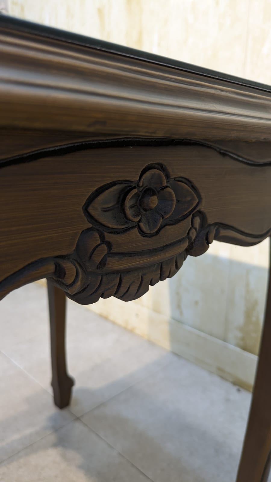 Corner table