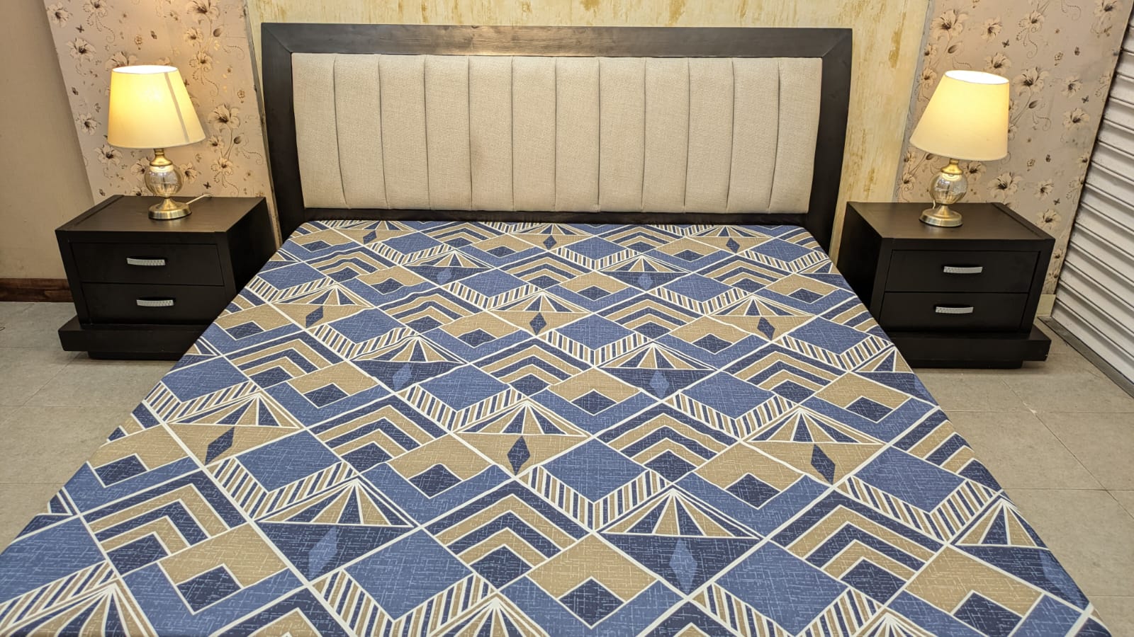 King Size Bed With 2 Side Tables