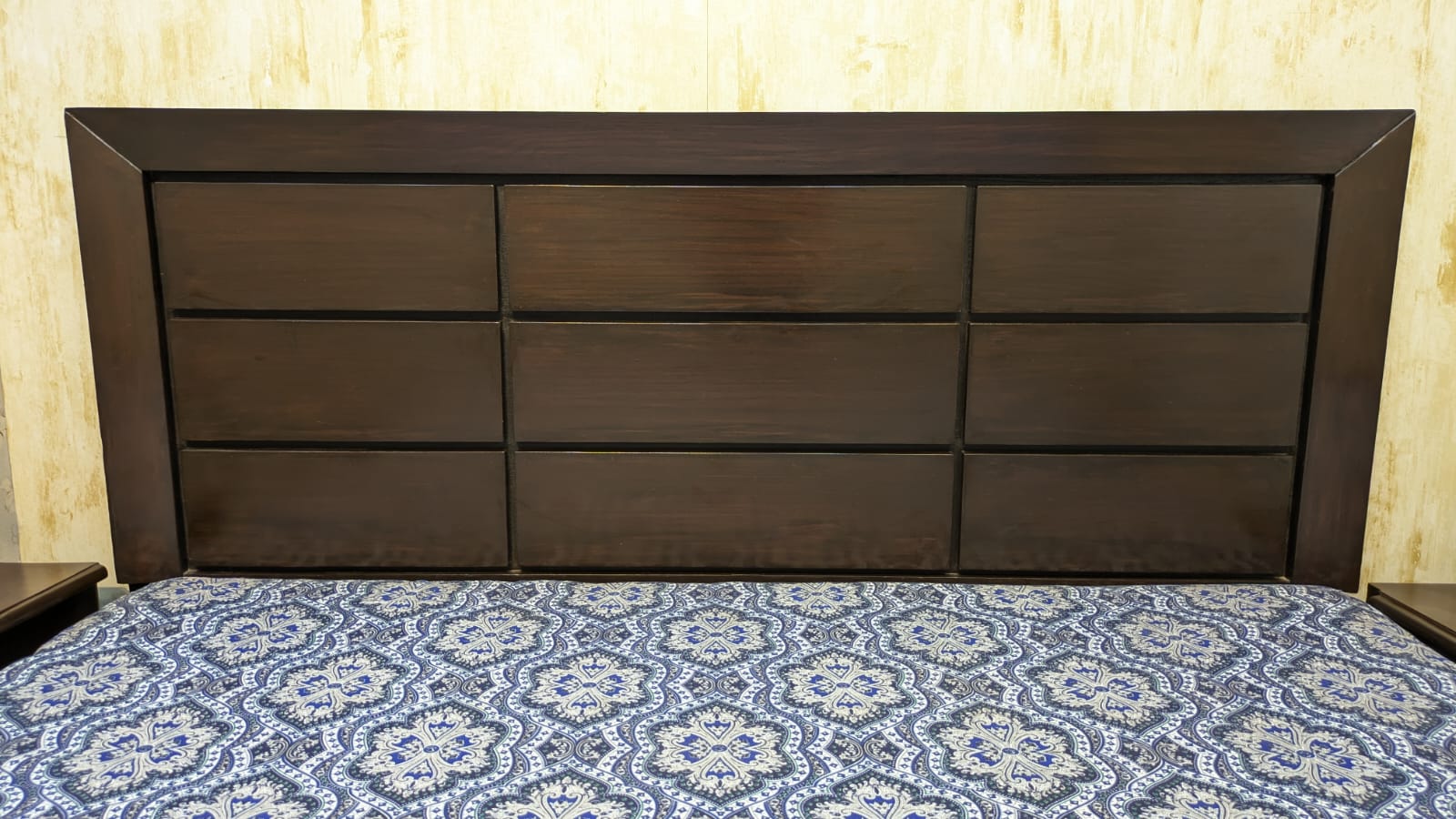 King Size Bed With 2 Side Tables