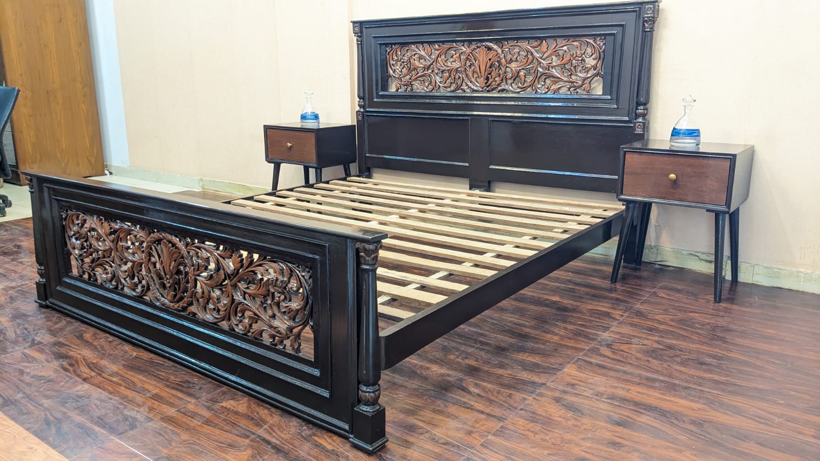 King Size Bed With 2 Side Tables
