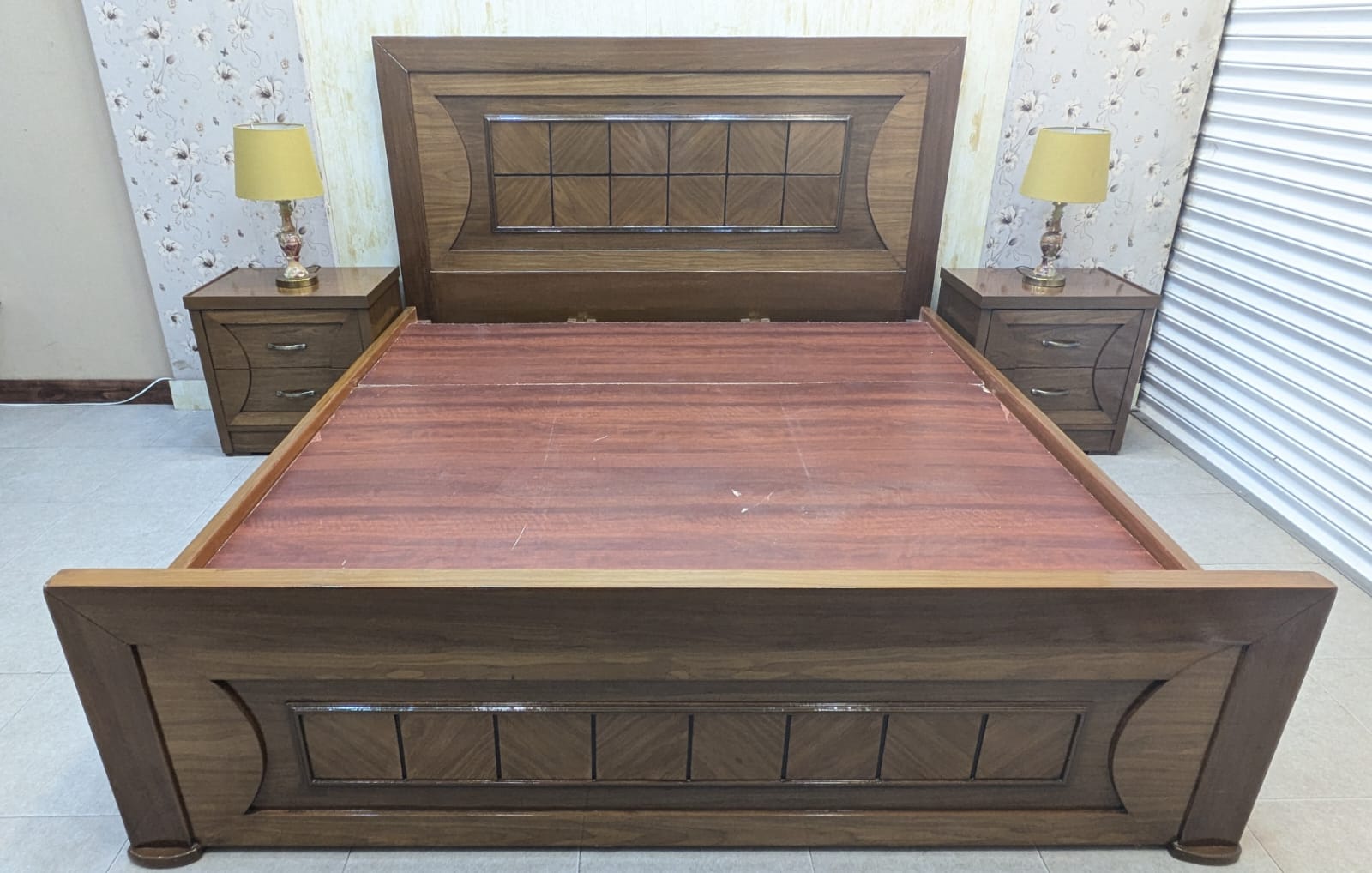 King Size Bed With 2 Side table