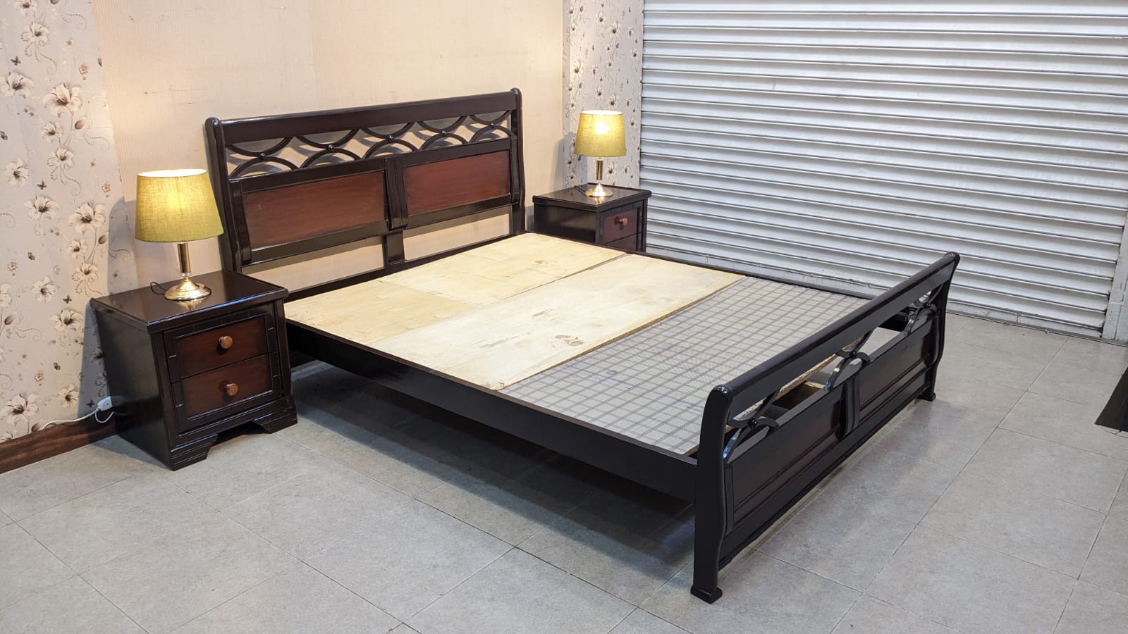 Queen Size Bed With 2 Side Tables