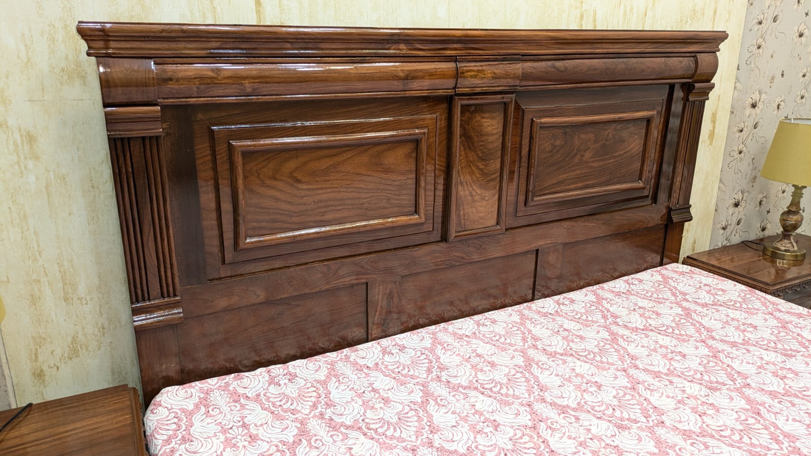 King Size Bed With 2 Side Tables and Mattress