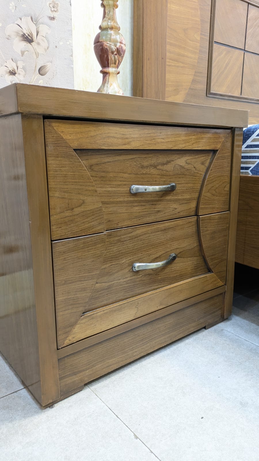 King Size Bed With 2 Side table