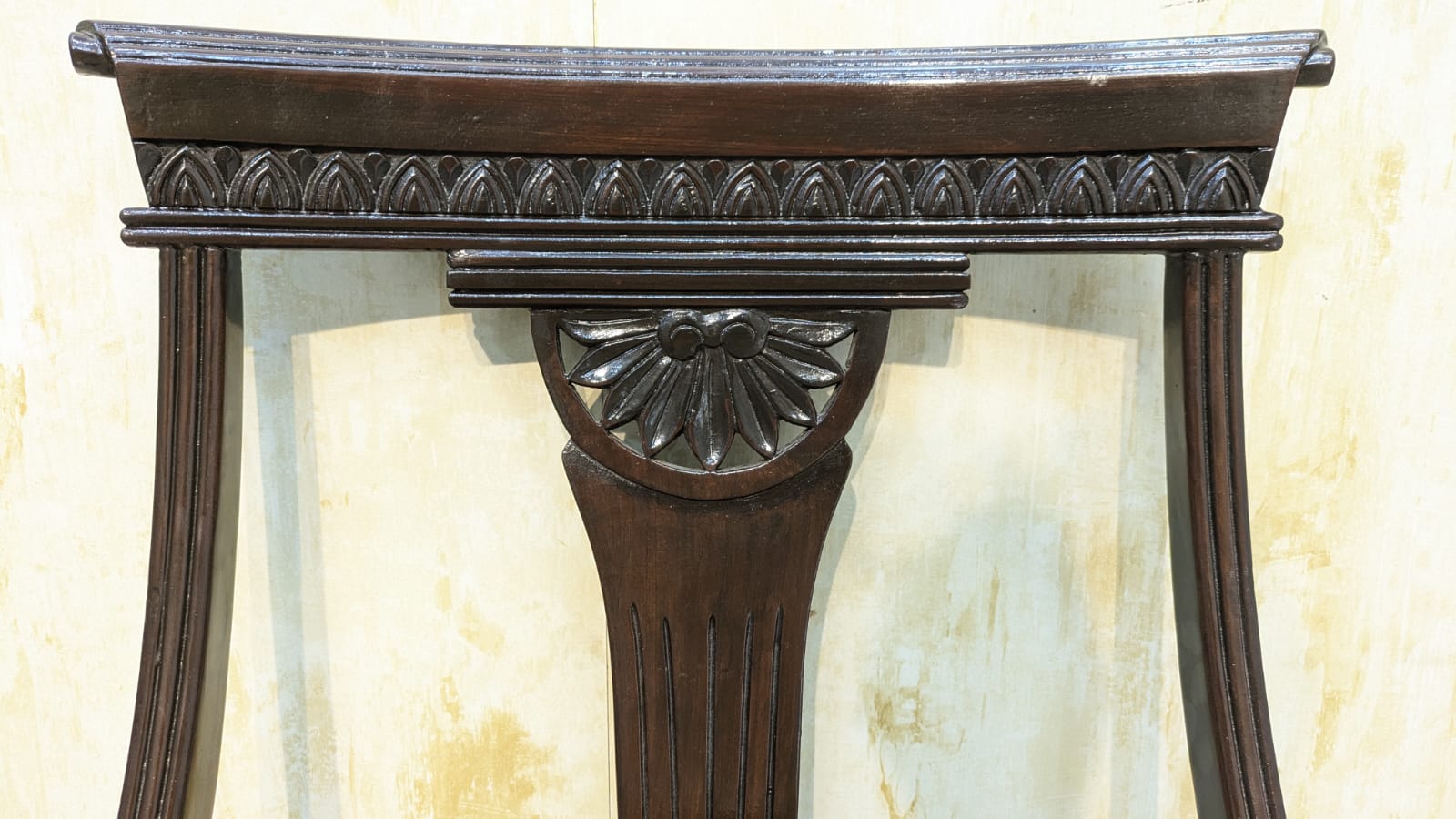 Round Shape 5 Seater Dining Table
