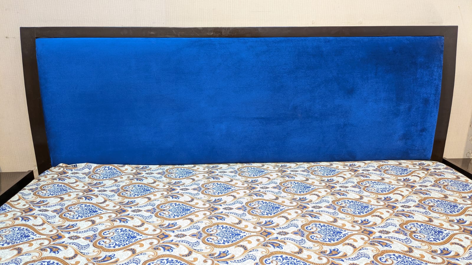 King Size Bed With 2 Side Tables