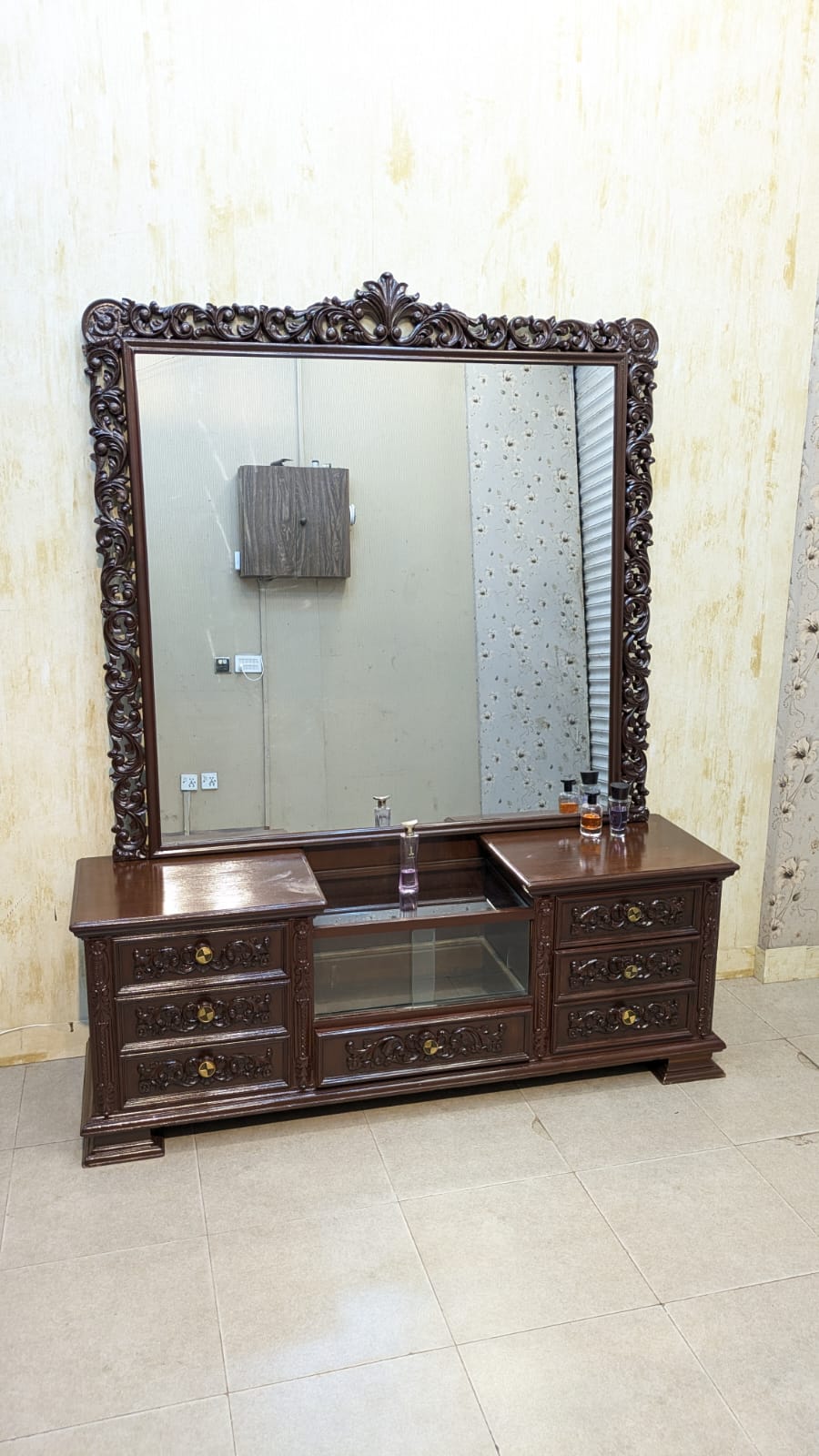 Elegant King Size Bed Set