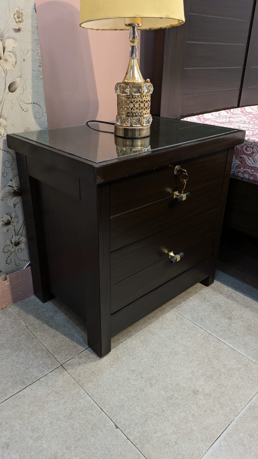 Elegant Queen Size Bed with 2 Side Tables